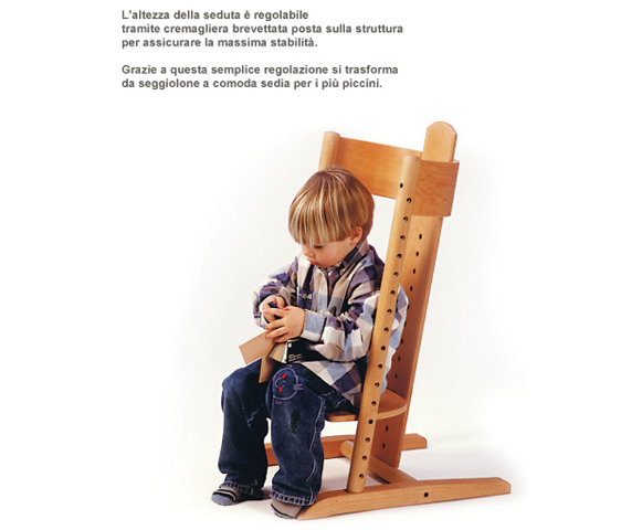 seggiolone ergonomico per bambini provvisto di tavolinetto