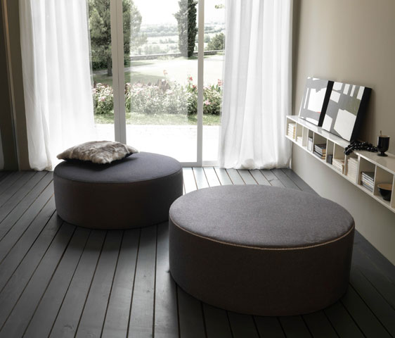 Raffinati ed eleganti pouf tondi di varie dimensioni e colori  